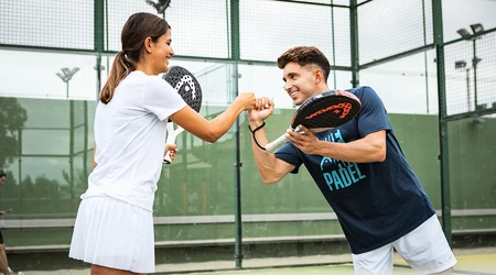 10 sfaturi pentru jucătorii de tenis, care încep să cocheteze cu padelul