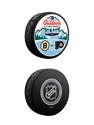 Puc oficial de joc Inglasco Inc.  NHL Outdoors Lake Tahoe Dueling Philadelphia Flyers vs Boston Bruins